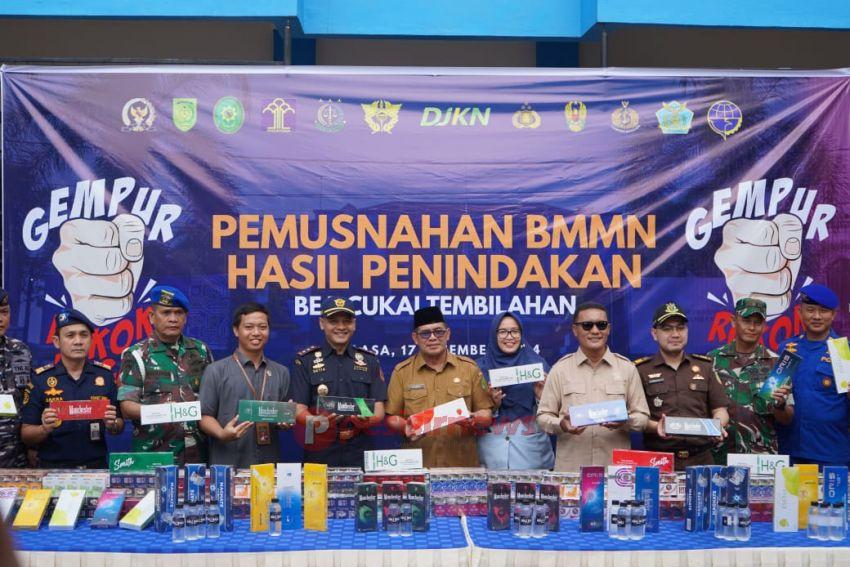 Pj Bupati Indragiri Hilir Yang Diwakili Kaban Kesbangpol Hadiri Pemusnahan Barang Milik Negara Di Bea Cukai Tembilahan