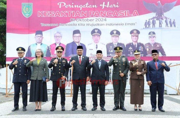 Pj Bupati Inhil Erisman Yahya Yang Diwakili Staf Ahli Bupati Bidang Kemasyarakatan dan Sumber Daya Manusia H. Muammar Gaddafi  Hadiri Uoacara Hari Kesaktian Panca Sila