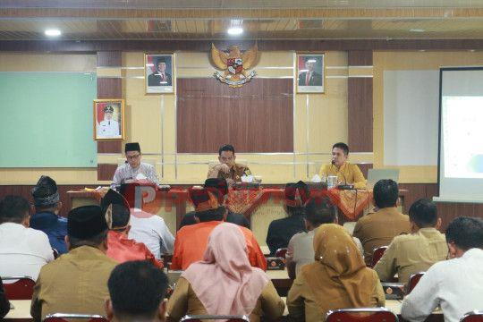 Pj Bupati Inhil Erisman Yahya Rapat strategi kebijakan untuk menghadapi akhir Tahun 2024