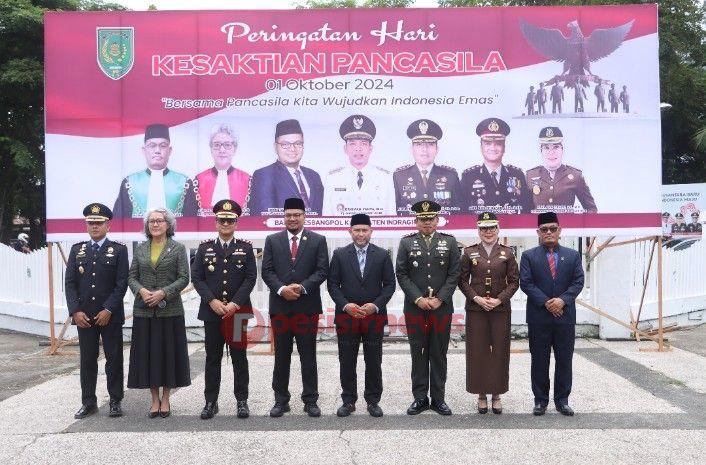 Pj Bupati Inhil Erisman Yahya Yang Diwakili Staf Ahli Bupati Bidang Kemasyarakatan dan Sumber Daya Manusia H. Muammar Gaddafi  Hadiri Uoacara Hari Kesaktian Panca Sila
