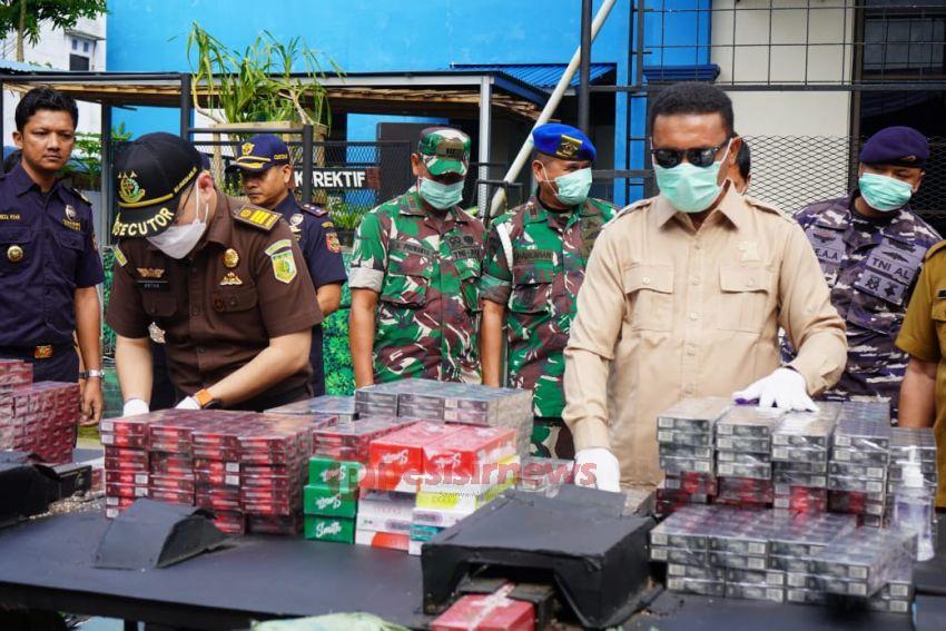 Pj Bupati Indragiri Hilir Yang Diwakili Kaban Kesbangpol Hadiri Pemusnahan Barang Milik Negara Di Bea Cukai Tembilahan