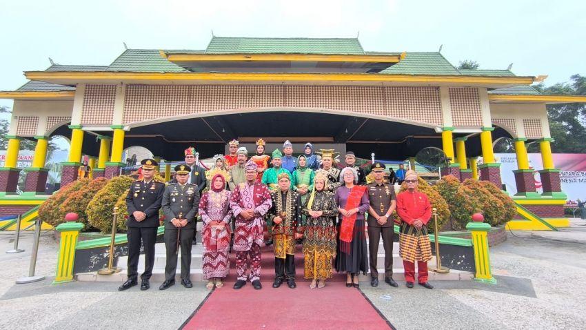 Penjabat (Pj) Bupati Indragiri Hilir, H. Erisman Yahya, menghadiri Upacara Peringatan 96 tahun Hari Sumpah Pemuda 2024