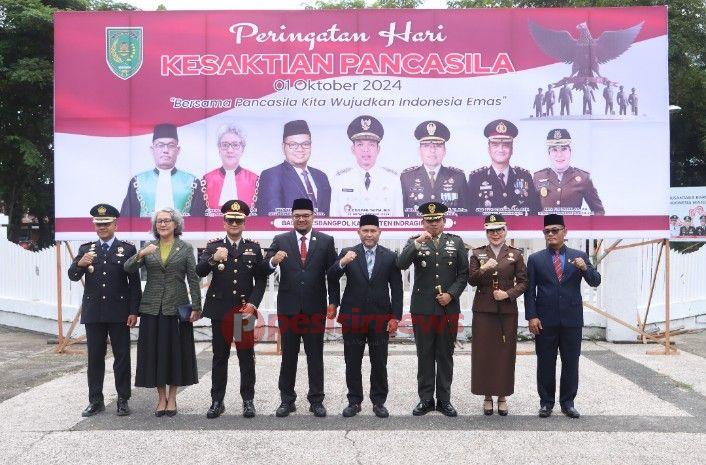 Pj Bupati Inhil Erisman Yahya Yang Diwakili Staf Ahli Bupati Bidang Kemasyarakatan dan Sumber Daya Manusia H. Muammar Gaddafi  Hadiri Uoacara Hari Kesaktian Panca Sila