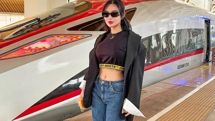 7 Artis Janda Terseksi yang Bikin Kaum Pria Greget, dari Sophia Latjuba hingga Celine