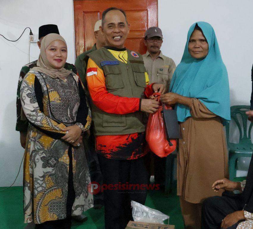 Bupati Inhil H. Herman Saluarkan Bantuan untuk Warga Terdampak Banjir di Kecamatan Kempas