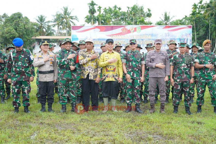 Bupati Herman Hadiri Penutupan TMMD Ke-123 di Desa Mumpa