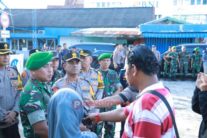 Berkah Ramadhan, Keluarga Besar TNI dan Polri di Tembilahan Bagikan Takjil Gratis