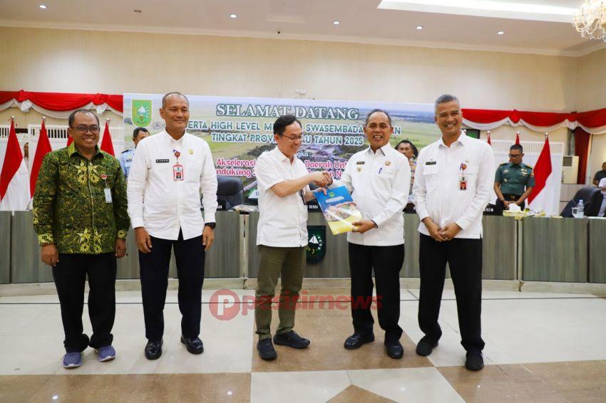 Bupati Inhil Tegaskan Komitmen Dukung Swasembada Pangan Nasional di High Level Meeting Pemprov Riau