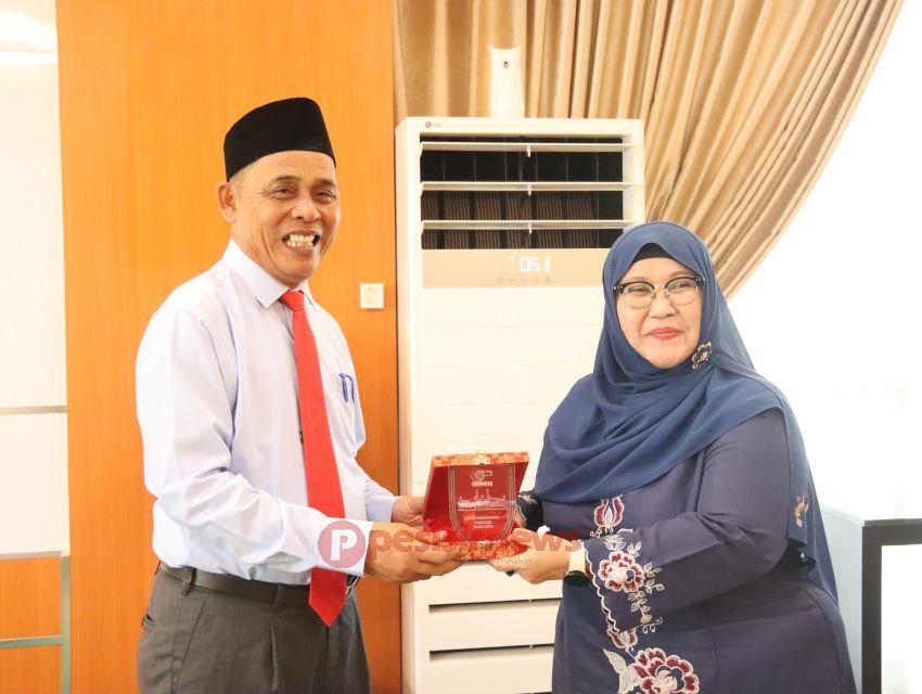 Bupati Inhil H. Herman Terima Audiensi Rektor Universitas Abdurab, Siap Terapkan Teknologi Olah Sampah di Inhil*