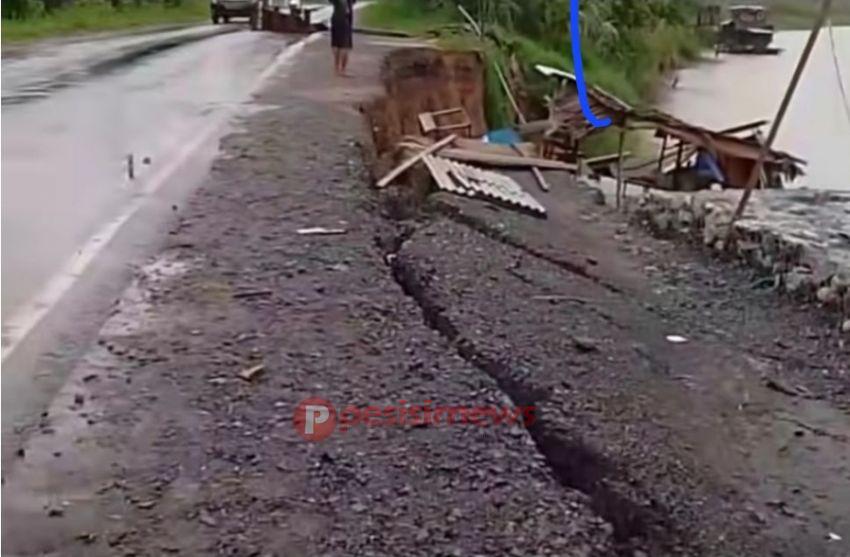 Jalan Tembilahan - Rengat Dalam Keadaan Kritis