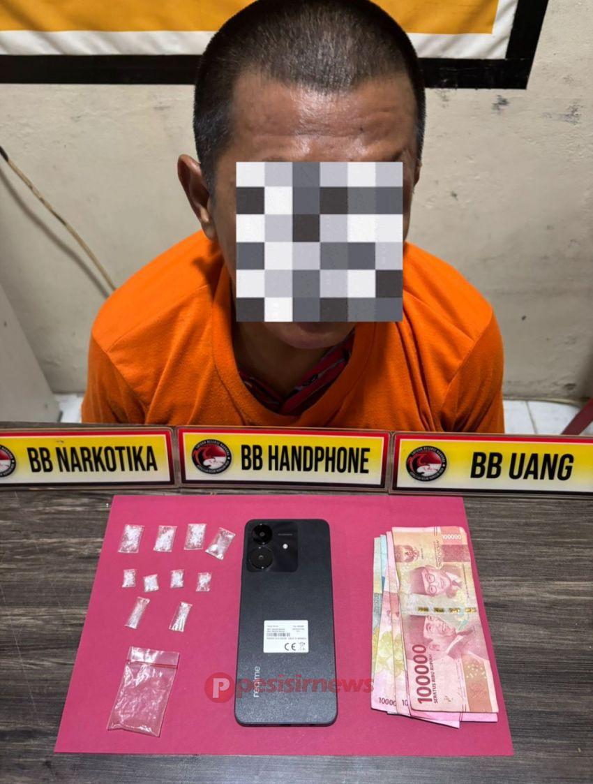 PENGEDAR NARKOTIKA DITANGKAP DI TEMPULING, SATNARKOBA POLRES INHIL AMANKAN SHABU SEBERAT 1,29 GRAM
