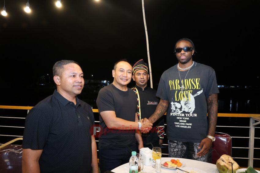 Melly Mike Bertemu Gubernur dan Kapolda Riau Mengjadiri Pacu Jalur Di Taluk Kuantan