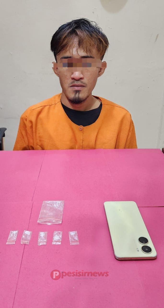 Polsek Keritang Ringkus Pengedar Shabu di Desa Sencalang, Amankan 5 Paket Kecil