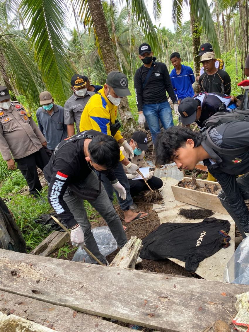 Penemuan Kerangka Manusia di Desa Sungai Asam, Polsek Reteh Lakukan Evakuasi