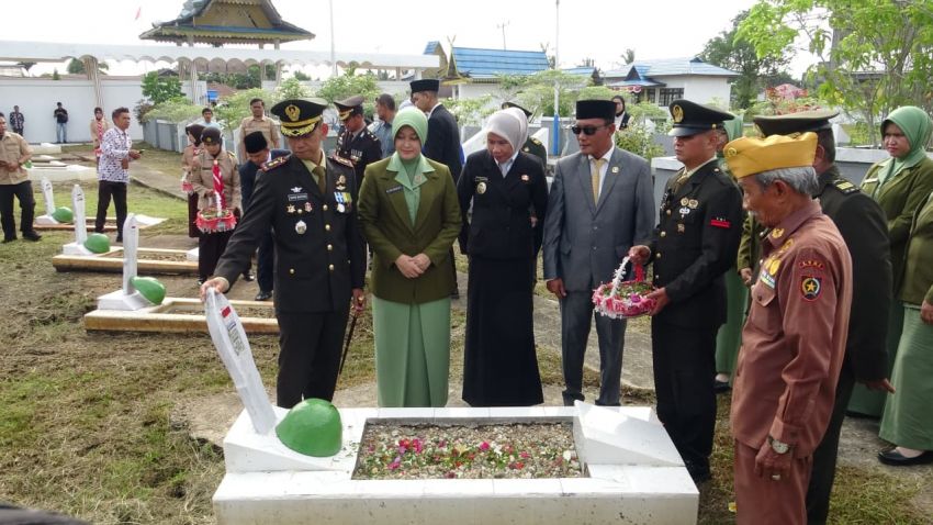 Ziarah Nasional HUT TNI ke-80, Wabup Inhil Ajak Generasi Muda Hargai Jasa Pahlawan