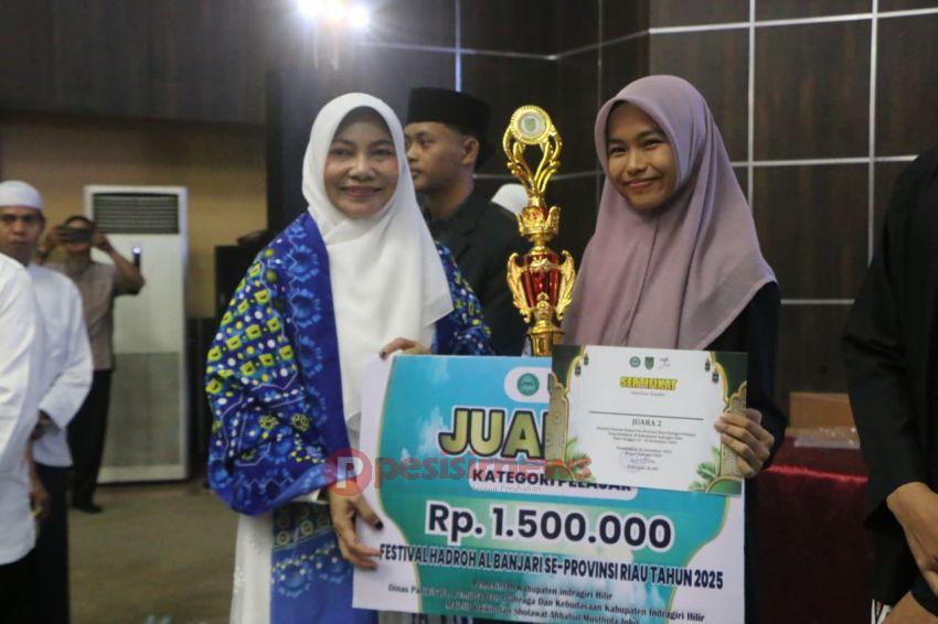 Festival Hadroh Al Banjari Tingkat Provinsi Riau resmi ditutup Bupati Indragiri Hilir (Inhil) Herman