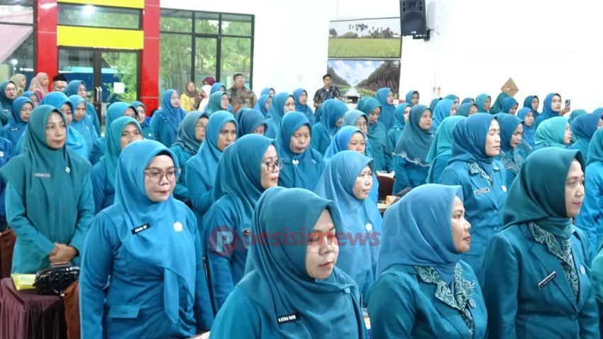 Bupati dan Ketua TP PKK Inhil Serukan Keaktifan dan Inovasi Peserta pada Bimtek 10 Program Pokok