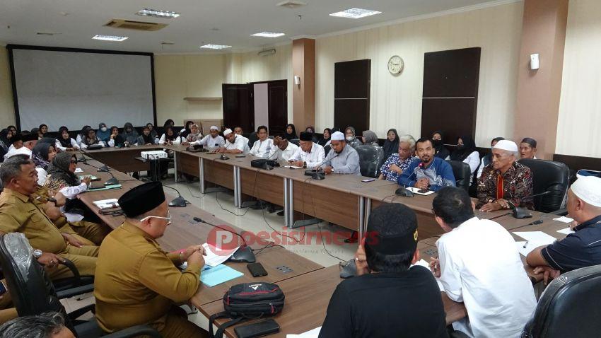 Puluhan Guru Bantu Daerah Kabupaten Indragiri Hilir Adukan Nasibnya ke DPRD Inhil