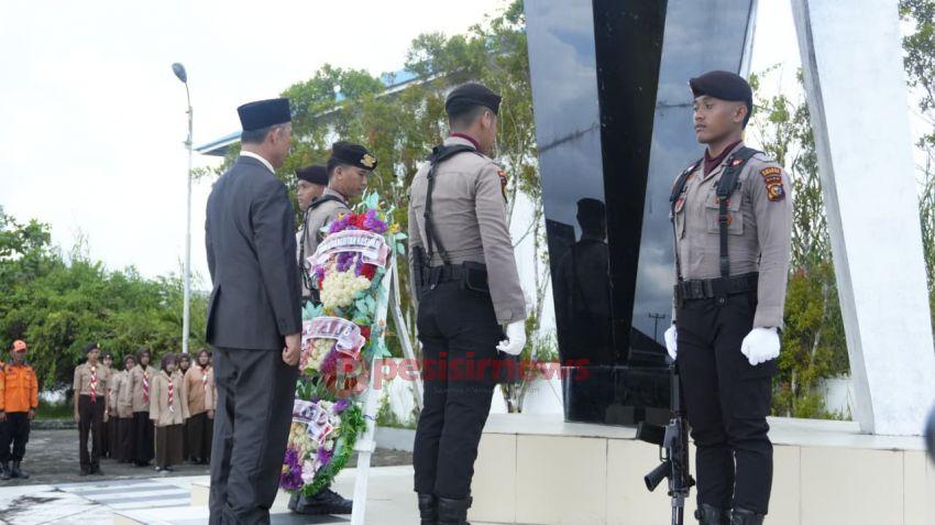 Ziarah Rombongan Peringati Harkitnas Ke-118, Bupati Herman Pimpin Tabur Bunga di TMP Yudha Bhakti