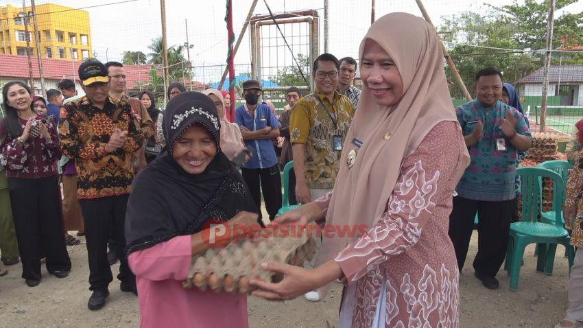 Wakil Bupati Inhil Yuliantini Tinjau Pelaksanaan Pasar Murah