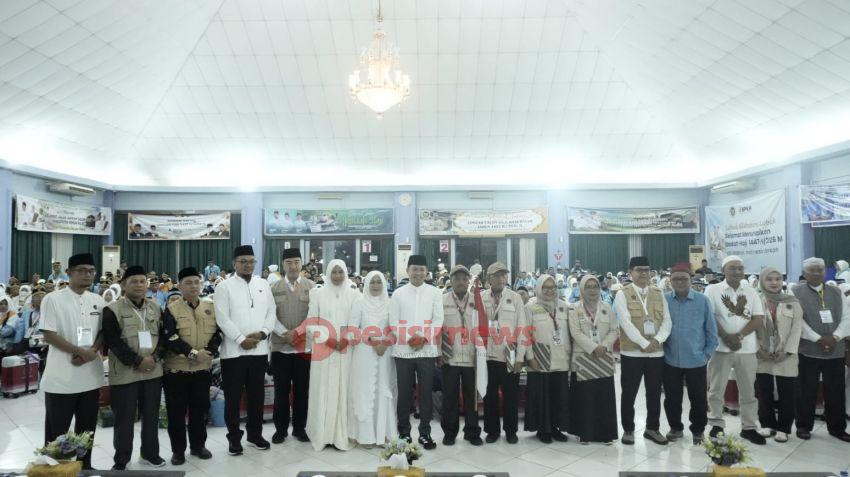 Suasana Khidmat, Wabup Yuliantini Lepas 173 Jemaah Haji Inhil