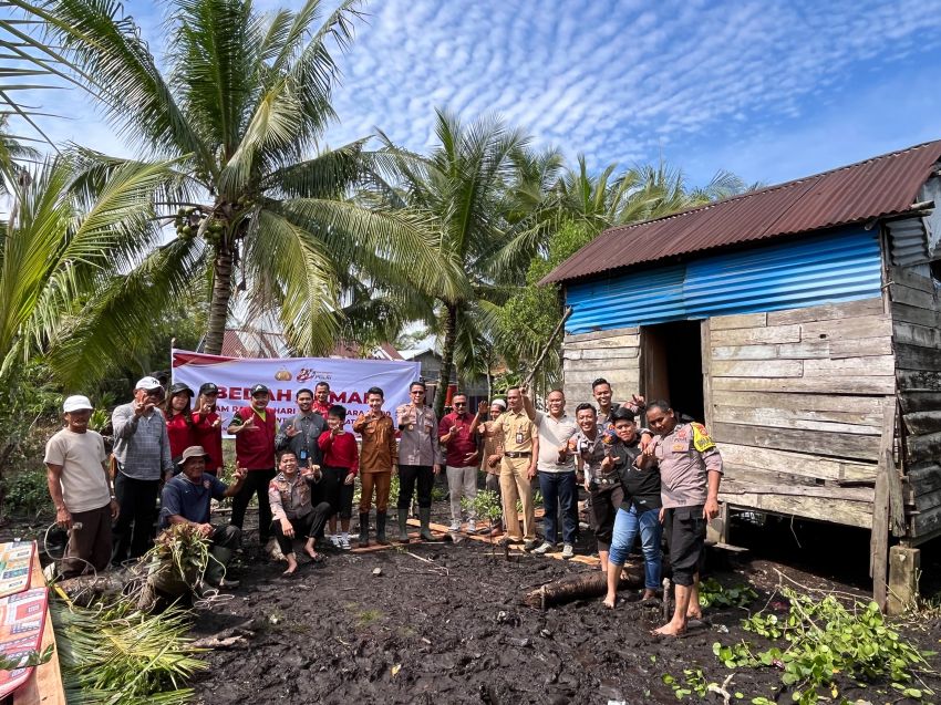 POLSEK KATEMAN GELAR PELETAKAN BATU PERTAMA PROGRAM BEDAH RUMAH DALAM RANGKA HARI BHAYANGKARA KE-80