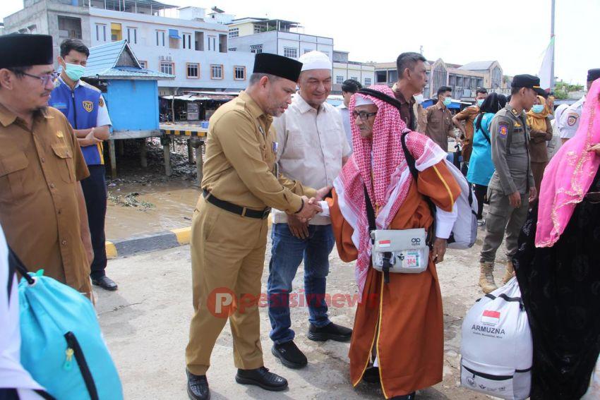 Bupati Inhil Melalui Staf Ahli Sambut Kepulangan Jamaah Haji Kloter 11, Harapkan Kemabruran Haji Membawa Manfaat Bagi Sesama