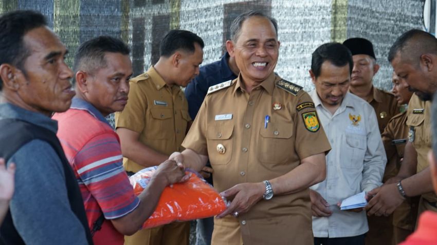 Bupati Inhil Salurkan Bantuan Korban Kebakaran, Wujudkan Sinergi Lintas Instansi Ringankan Beban Warga