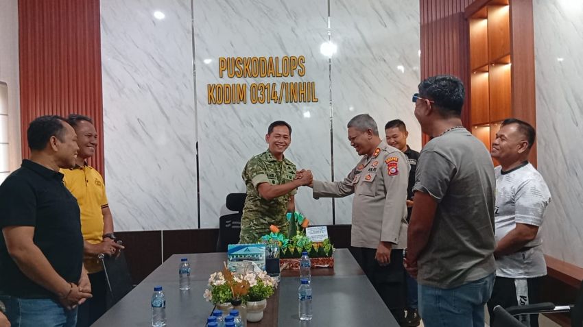 Kapolres Indragiri Hilir Beri Kejutan Ulang Tahun ke-42 untuk Dandim 0314/Inhil, Perkuat Sinergitas TNI&ndash;Polri