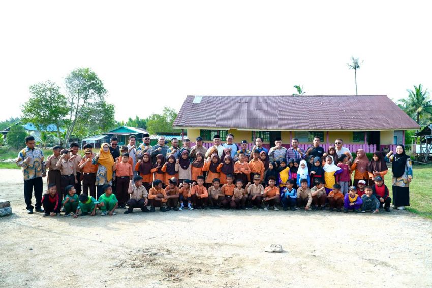 Bupati Herman Tinjau Revitalisasi SDN 005 Pulau Burung, Pastikan Pembangunan Pendidikan Tepat Waktu dan Berkualitas