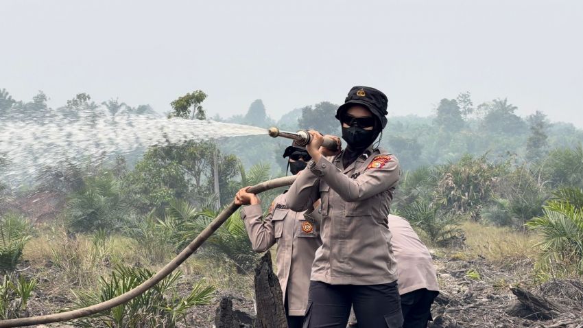 Jelang Hari Jadi ke-78, Polwan Polda Riau Turun dalam Penanganan Karhutla
