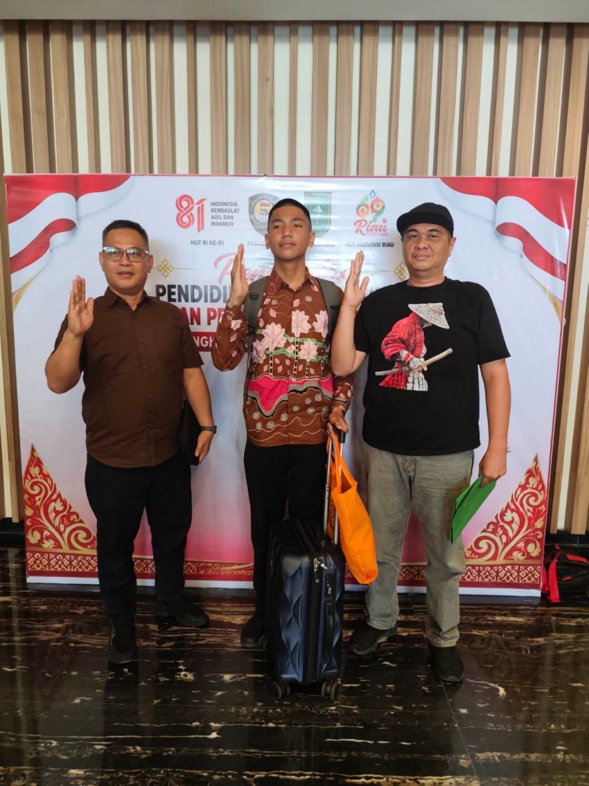 Kesbangpol Inhil Antar Rinawal Zuqni Izzan Ikuti Pusdiklat Paskibraka Provinsi Riau 2026