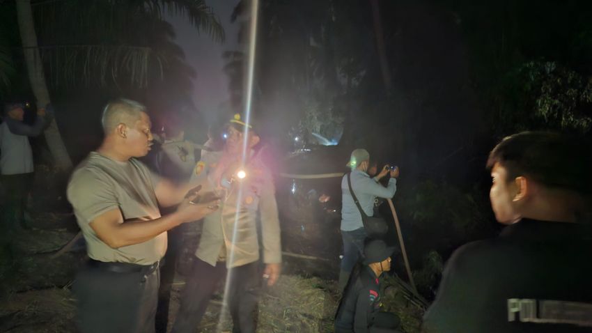 Kapolres Inhil dan Tim Gabungan Pilih Bermalam Demi Pastikan Karhutla Benar-Benar Padam