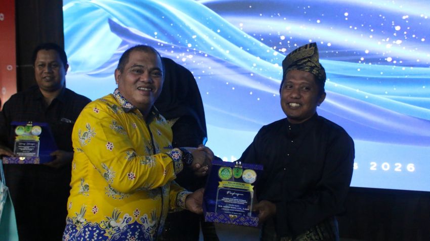 malam puncak sistem informasi award ke-8 tahun 2026, pemkab inhil apresiasi prestasi mahasiswa dan dosen