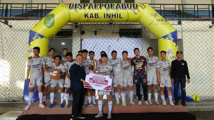 Bupati Inhil Apresiasi Semangat Sportivitas pada Turnamen Futsal HUT RI ke-81
