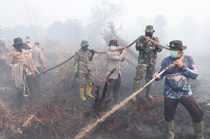 Hotspot Kampar Tinggal Dua Titik, 283 Personel Gabungan Intensifkan Pendinginan Karhutla
