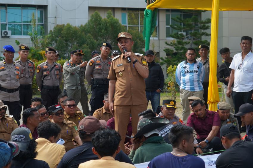 Bupati Herman Terima Aspirasi AMBAR, Pemkab Inhil Terus Perjuangkan Petani Kelapa