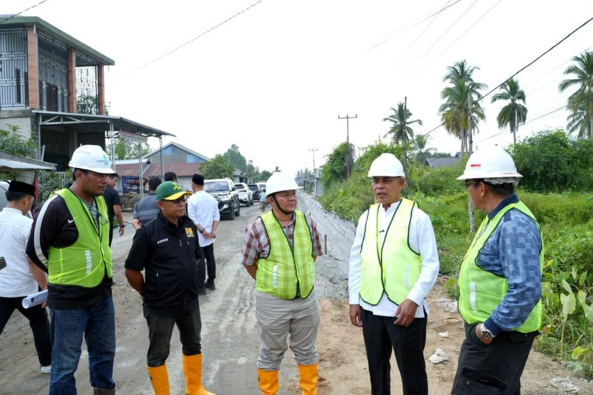Bupati Inhil Tinjau Pekerjaan Pembangunan Jalan Suhada II