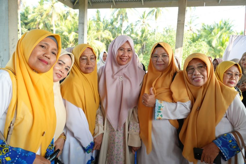 Hadiri Maulid Nabi, Plh Bupati Yuliantini Resmikan Gedung BKMT Desa Tanjung Raja