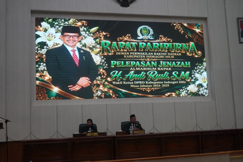 Wakil Bupati Yuliantini Hadiri Pelepasan Jenazah H. Andi Rusli, Antarkan Hingga ke Pemakaman di Keritang